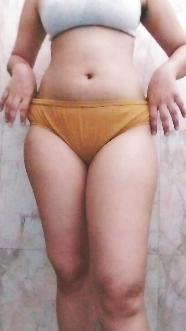 Riyathakur: 전 남친에게 따먹히는 인도 소녀