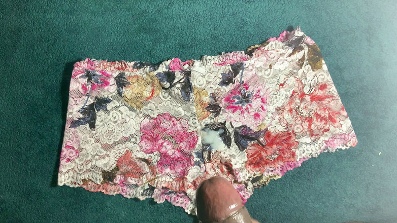 Jamdown26: Un black gay branle une grosse dose de sperme sur...