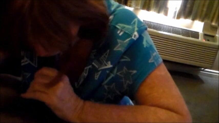 Assbody: Lízání zadku a sání ptáka babička ošukaná velkým černým pérem