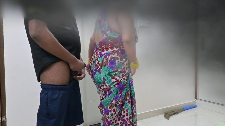 savithabhabhi: Горничную Хему трахнул арендодатель