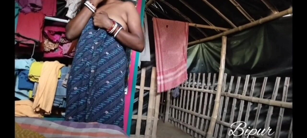 Pumi: Pumi bhabhi洗完澡就来了，我进了房子，离开了她