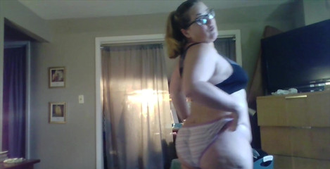 Lily Bay: Намагається рухатися... Я думаю, мені потрібна хороша лупцювання