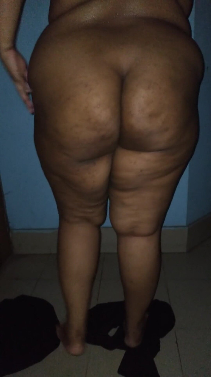 Aria Mia: ラナローズドレスは、射精大きなお尻のおっぱいで着替える