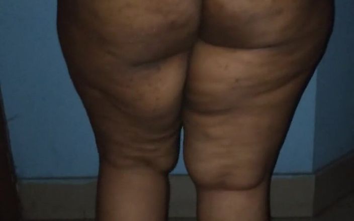 Aria Mia: Lana Rose Se schimbă rochia cu țâțele cu fundul mare și spermă