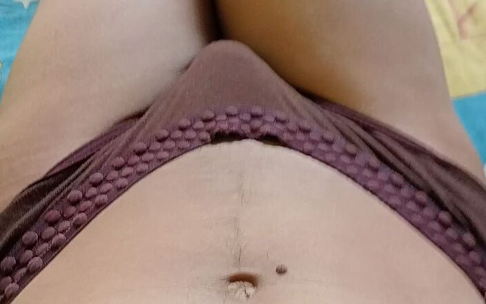 Rockyjha06: Simmus, une chatte sexy se prépare au super sexe avec...