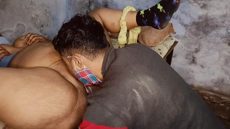 Yourgeeta8899: J’ai embrassé ma chatte, je m’ai baisée à poil, j’ai aimé...