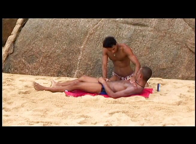 Bad Boyz: Анальний трах раком на пляжі під сонцем