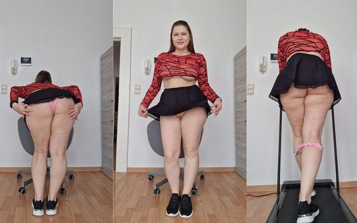 Tina Angel: Під спідницею дражнить / без трусиків