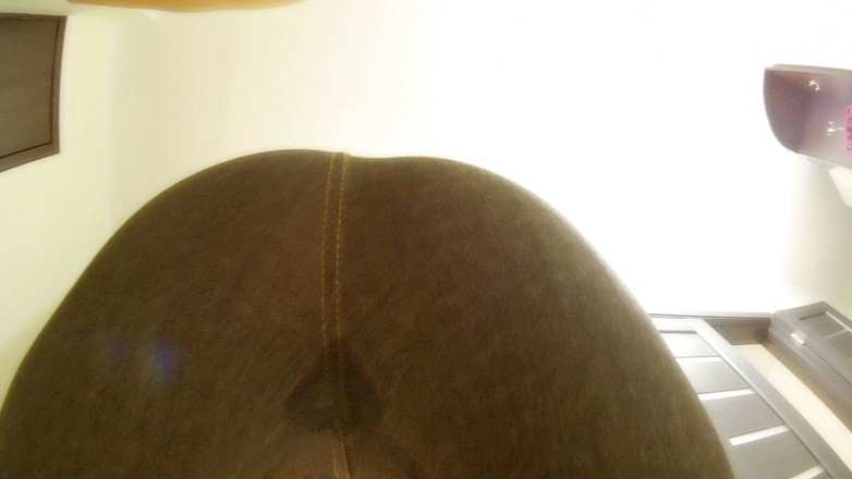 Adele Amber: Guarda-me-piscio......