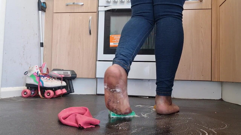 Simp to my ebony feet: Cleaning floor with dirty feet