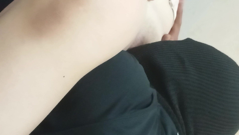 Angelina Pop: Urutan lembut dengan lidah pada pepek seorang awek cantik yang...