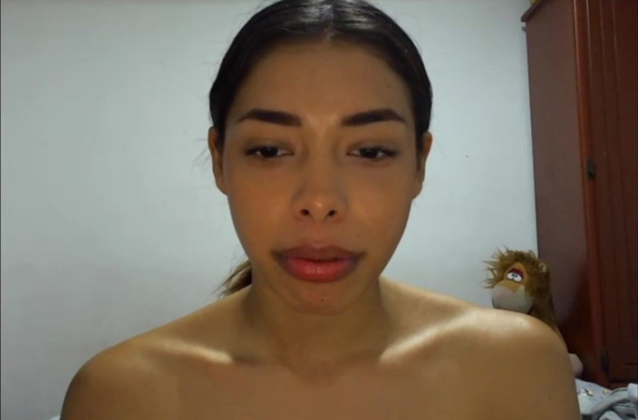 Colombianas amateur: Latina con grandi tette è Uan ed è nella sua stanza con...
