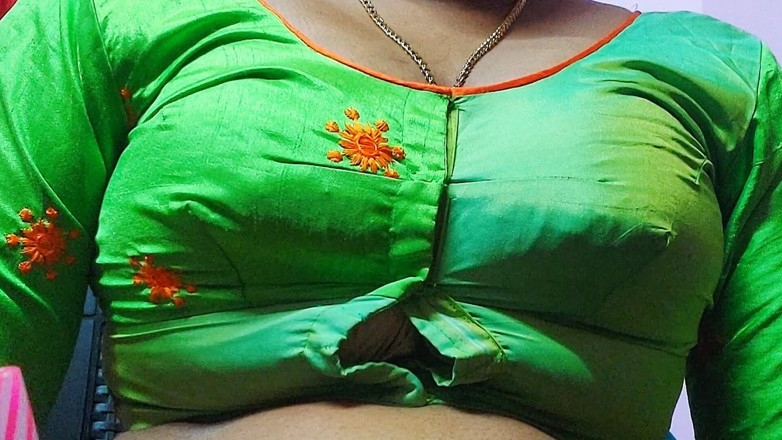 Desi Mohini: Bu guru dengan besar ngajarin muridnya "gimana caranya" di kamar pribadi