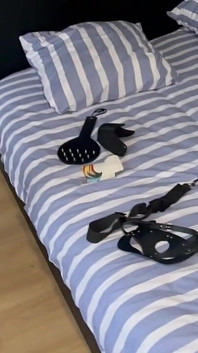 French Pegging - Seorang Pelanggan Datang Untuk Dipermalukan Dan Kacau Dengan Strap-On Yang Dalam