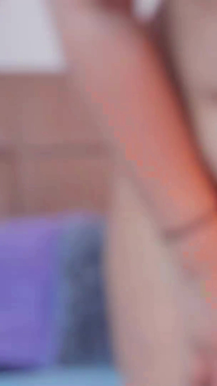 Ashley Curvy: Sunt timid și n-am fost niciodată futută în imensul meu cur, dar îl...