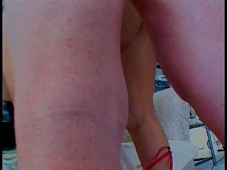 2 Girls 1 Guy: Il suo cazzo viene molto attenzione da queste due puttane