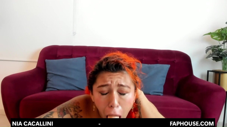 Nia Cavallini: Barevné Vlasy Dívka Dělá Velké Hluboké Hrdlo P1