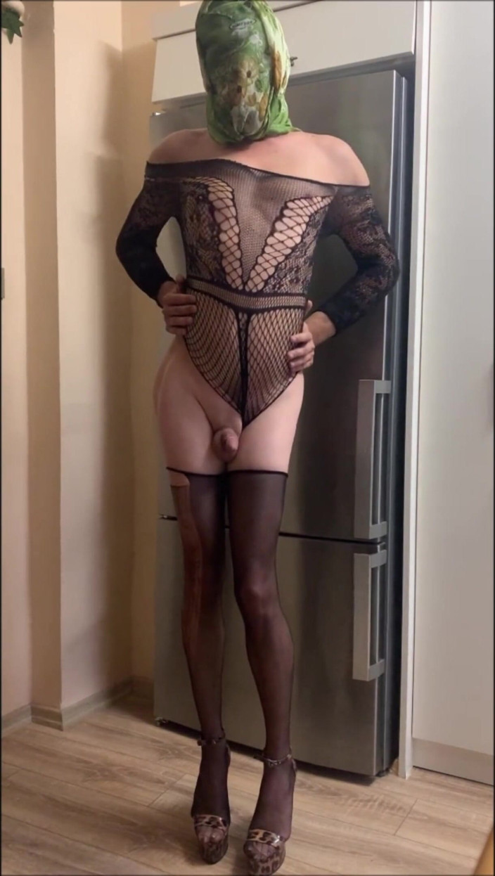 cd_aysemmm: I Saw My Stepmom's Sagging Pussy