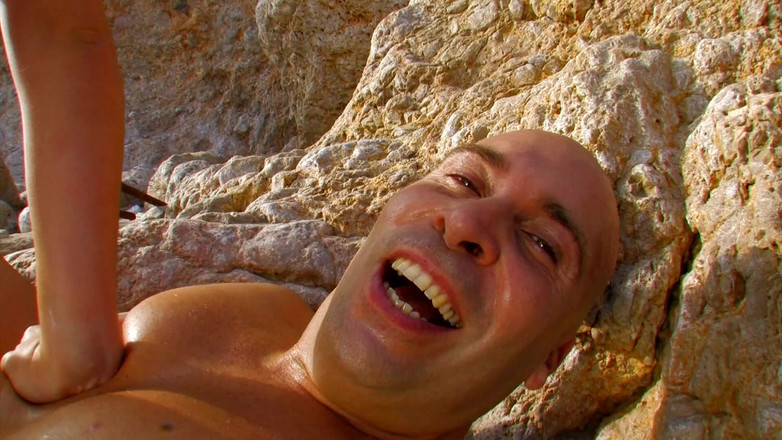 Very hot hardcore: Blonda miroasă este futută foarte tare pe coastă