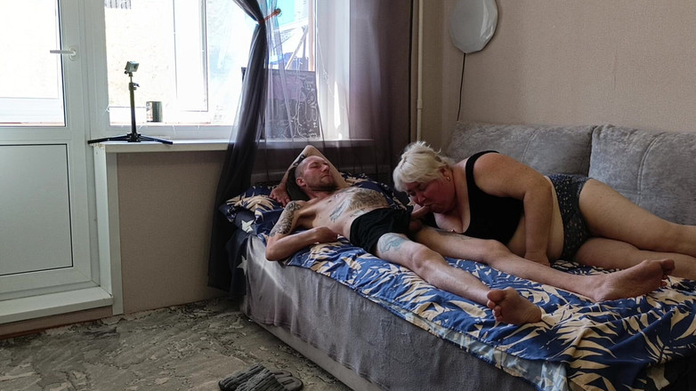 Zona901: De ochtend begon met een pijpbeurt en vulde de mond...