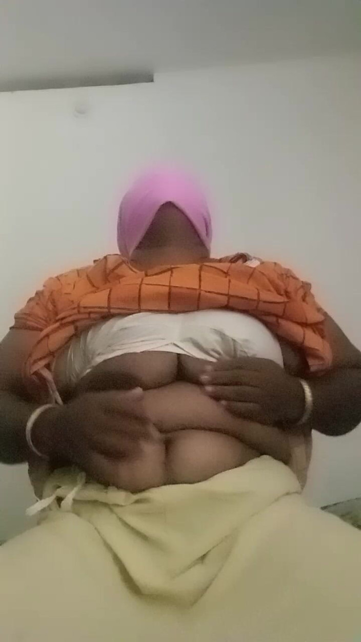 Bedroom: Indická dáma v ložnici šaty performance videa