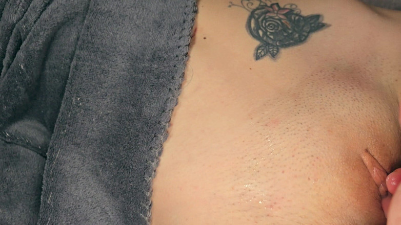 Labestiaylabella: Przyrodnia siostra lubi palcami w pochwie, a następnie zostaje zerżnięta...