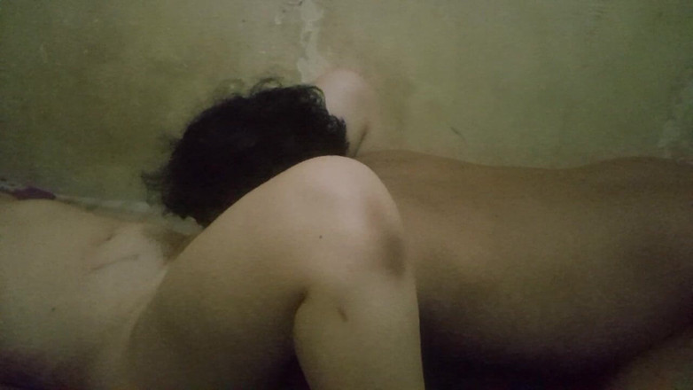 Angelina Pop: Menjilat pepek teman lelaki sehingga memancut mani