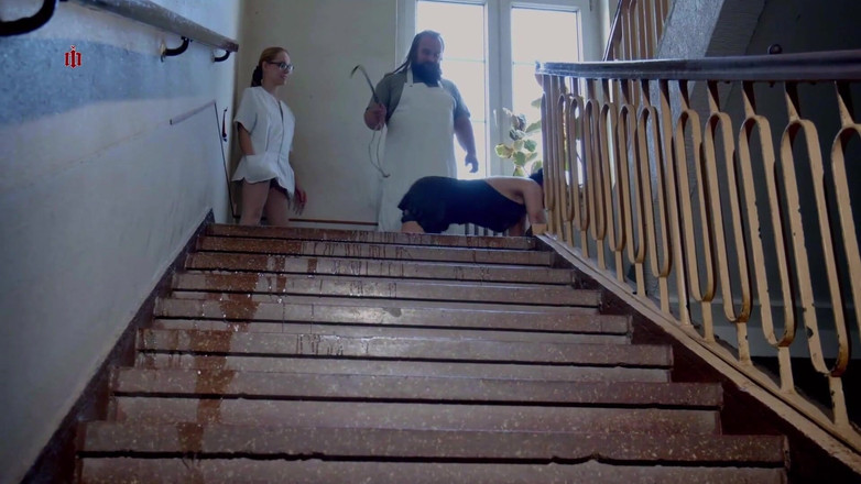 Inquisition and prison world: Test di resistenza - la pigra donna delle pulizie Andrea deve...