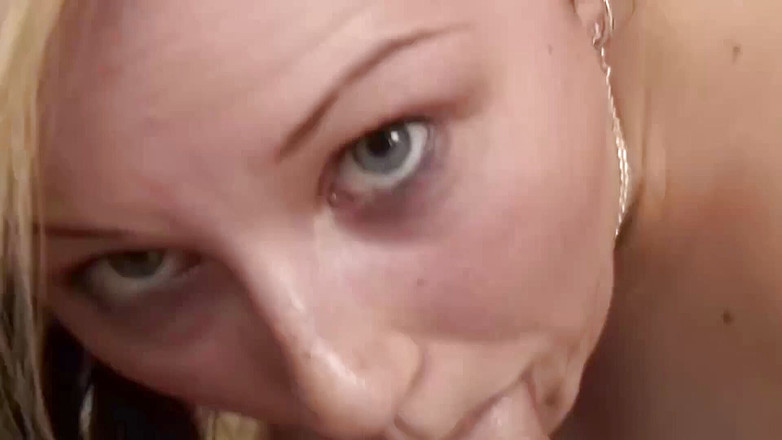 Vintage Climax: Orta yaşlı seksi sarışın kız erkek arkadaşını sikiyor