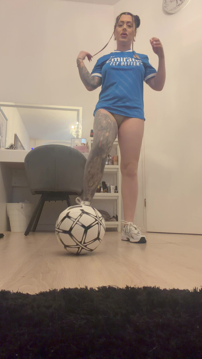 Princess1312: Beautiful Foot Football Video Incl Real Madrid Jersey