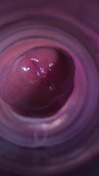 Vista de primer plano desde dentro de mi coño falso mientras lo follo lento y apasionado hasta disparar una gran carga