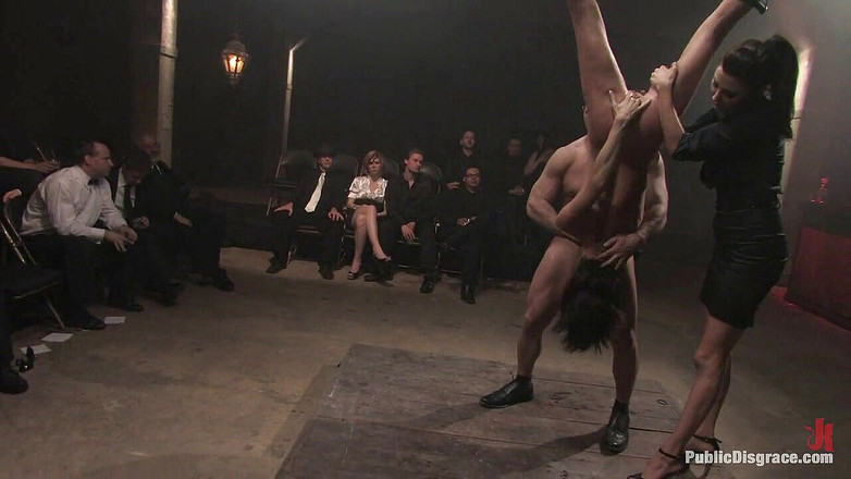 Public Disgrace by Kink: Puta francesa fodida grosseiramente para o prazer da multidão
