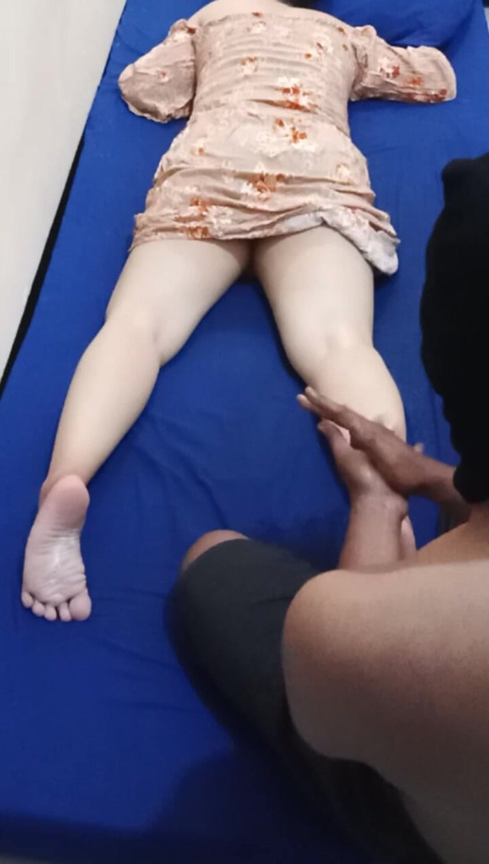 Angelina Pop: Follando a la chica de un vecino mientras toma un...