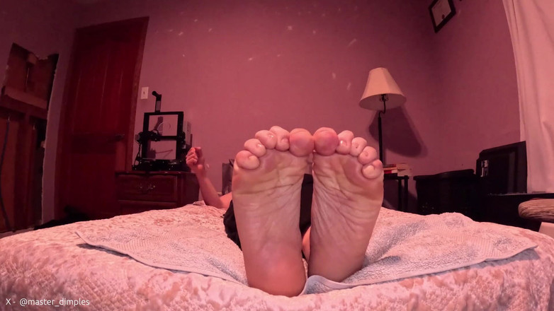 Mr Dimples: Du-te la tălpile mele uleioase - Instrucțiuni de masturbare pentru picioare...