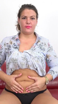 Vanessa will seduce you by her belly and belly button