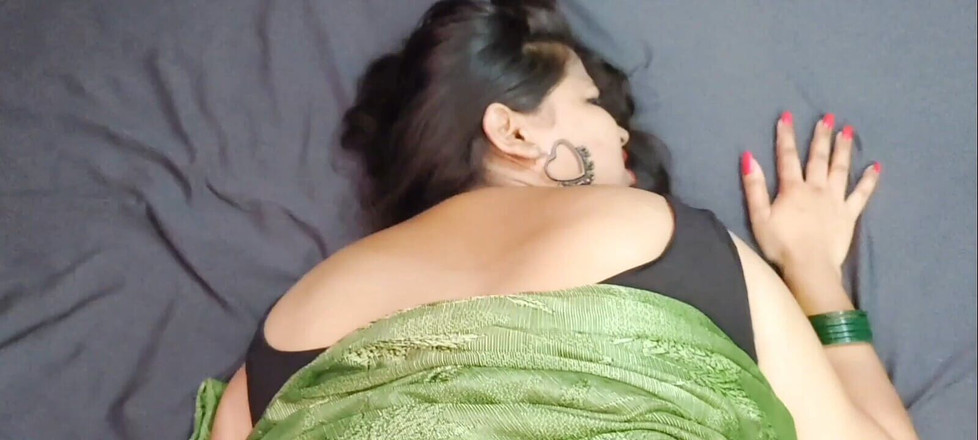 Sexykajalbhabhi: Видя эрегентный член, из киски мачехи начала вылизывать воду и начала лизать ее утопая в похоти