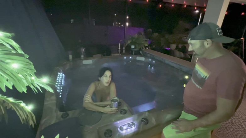 Island Boy Vids: Làm tình trong bồn tắm nước nóng ướt gợi cảm với...