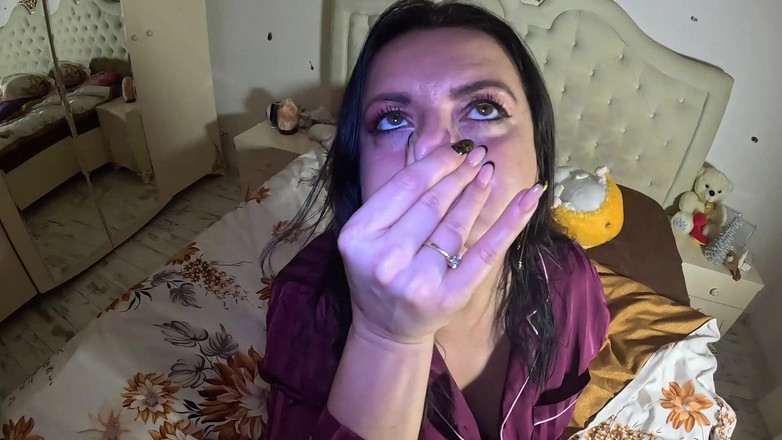 MilfyCalla: Respirație Deține în pijamale din satin - buci umflate, față roșie și luptă...