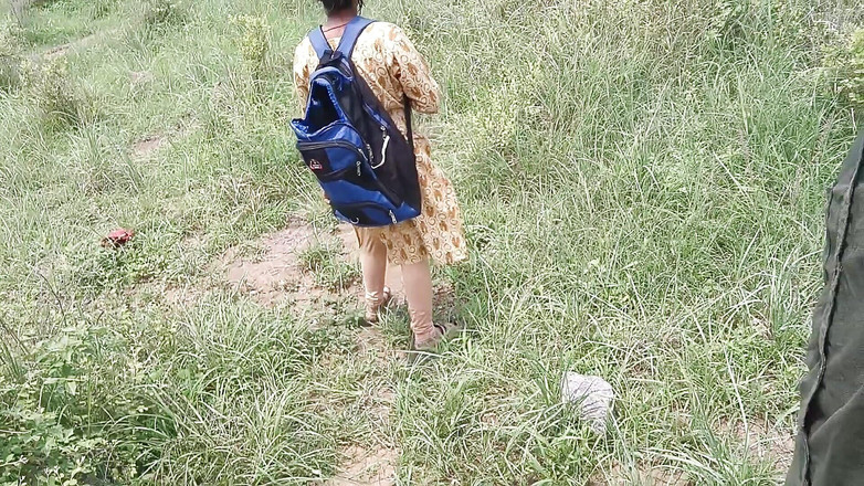 Fuckkkker: 인도 섹시녀 야외 힌디어 섹스 - 바이러스 성 mms