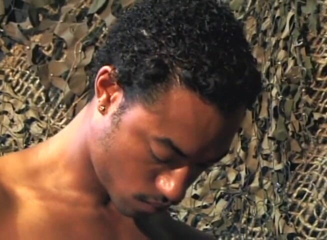 Bareback TV: Military Hunks berkongkek antara kaum gay