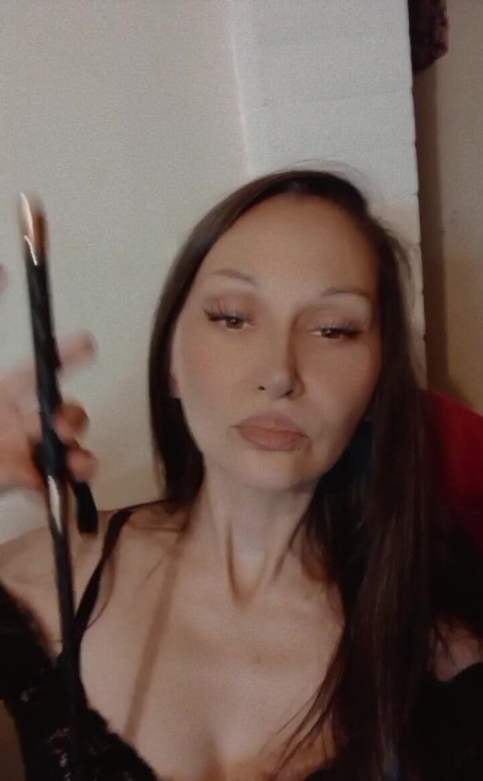 Dominatrix Redsonyja: 帮助女王坐在特隆上。第2部分