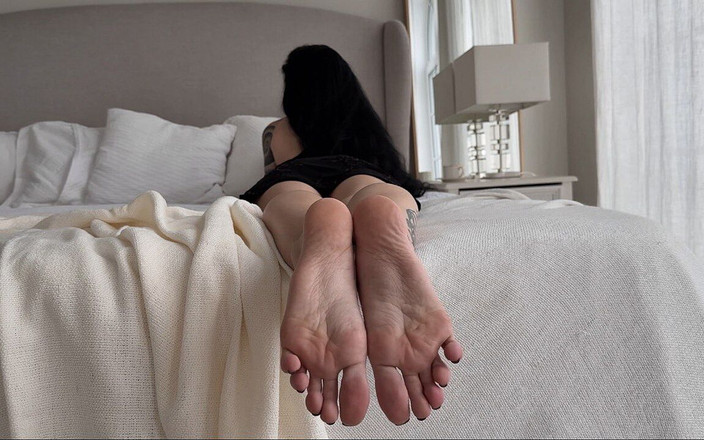 Julia domaina: Lòng bàn chân xinh đẹp của tôi ở vị trí này trên...