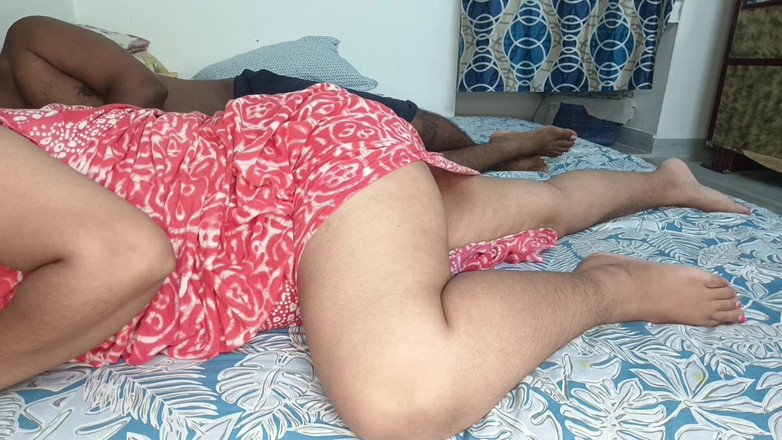 SUDIPABHABHI954: Stiefzus deelt bed met stiefbroer die volledige harde grote pik...