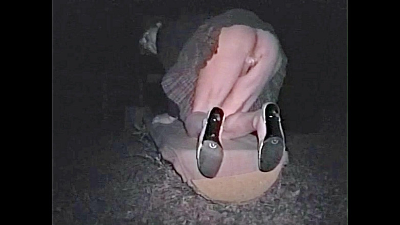 Pai-chan: 完全に見える若いパイちゃん - 夜の公園のスリル