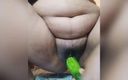 Faphouse Sathi Raja: 温泉はインドのBBW食品オナニー