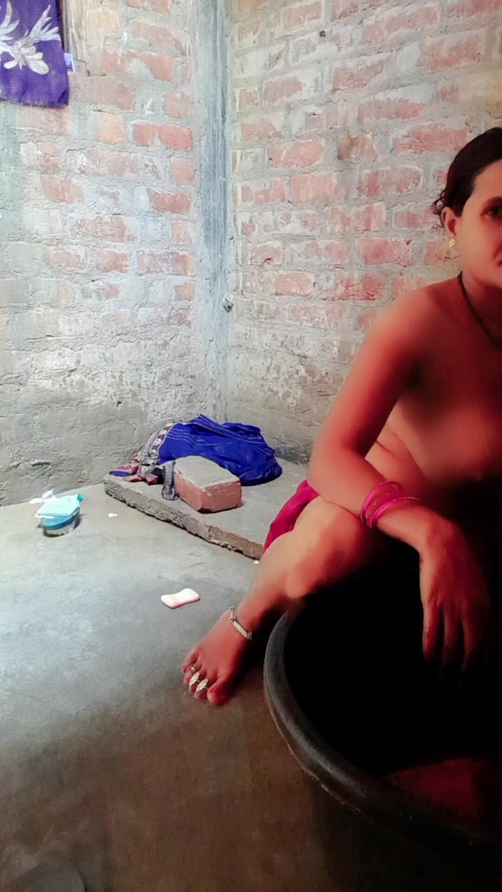 Renudbf: Desi bhabhi chuveiro em banheiro grande mamas grande bunda grande