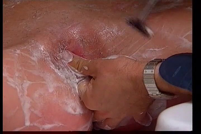 Perfect Porno: Soczysty nastolatka dostaje cipkę ogoloną i lizaną