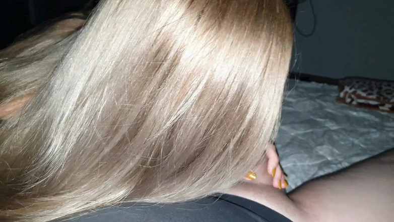 OliviaHaze: Noaptea târziu în pat preia controlul