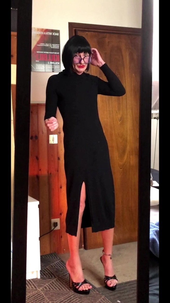 Andreina Naty: Çok yüksek topuklu ayakkabılarda yürüme testleri