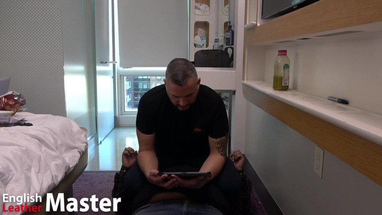 EnglishLeathermaster: Sezení na obličeji a prdění